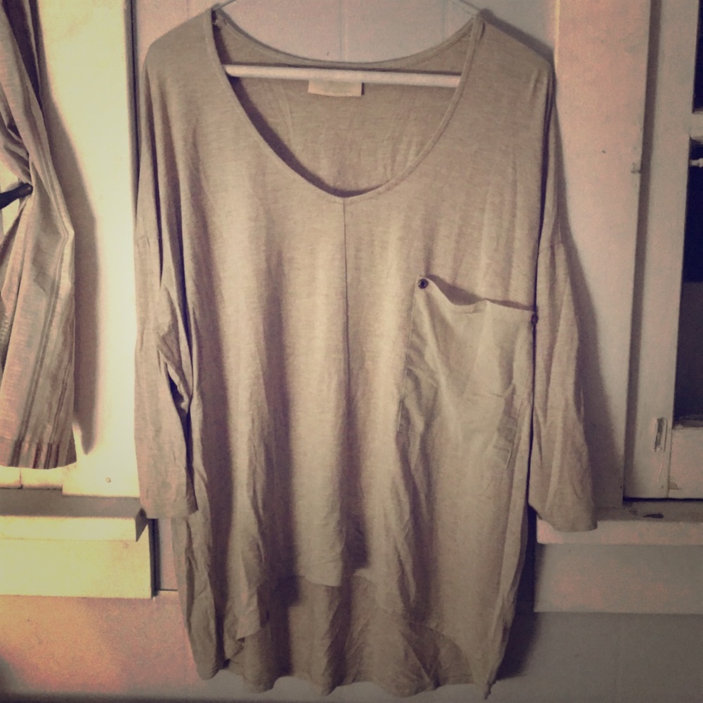T shirt, loose fit, with mesh pocket